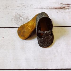 Black speckled t straps